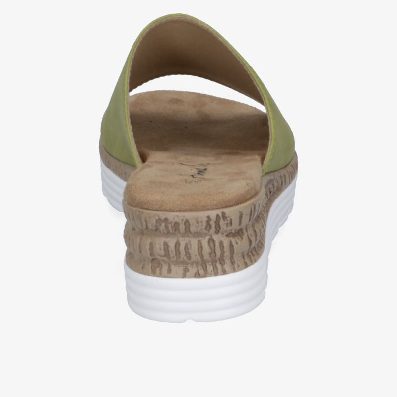 Modische grüne Plateau-Sandale mit bequemer Sohle und stylischem Riemen-Design. Perfekt für den Sommer.