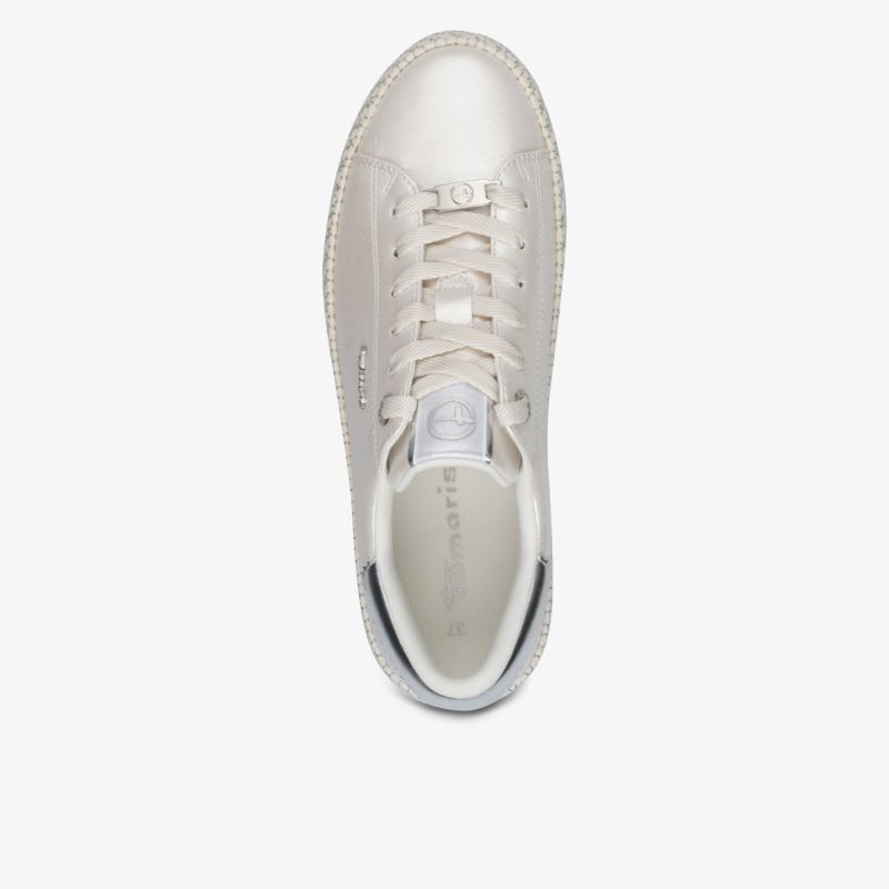 Eleganter Schuh mit schickem Design und Komfort aus hochwertigem Material in Top-Ansicht.
