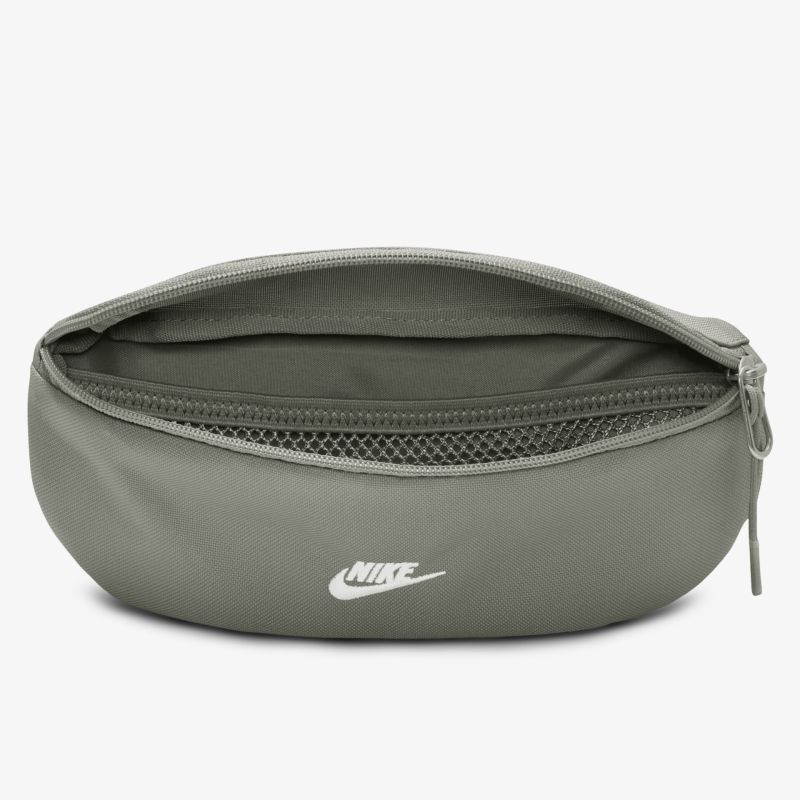 Graue Tasche mit Reißverschluss und Innenfach