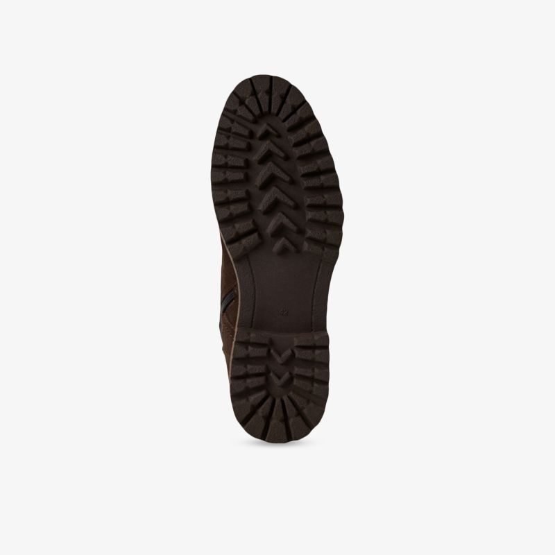 Robuste und rutschfeste schwarze Schuhsohle mit tiefem, profiliertem Muster für sicheren Halt und lange Haltbarkeit