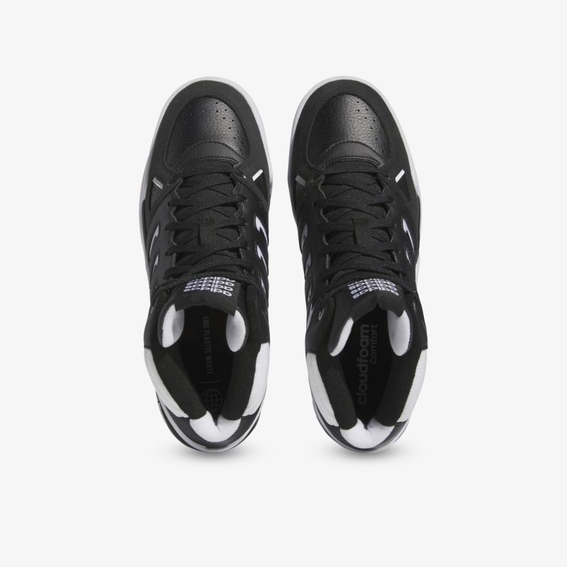 Schwarze sportliche Sneaker im Paar von oben mit stabiler Schnürung, atmungsaktivem Material und gepolstertem Schaft