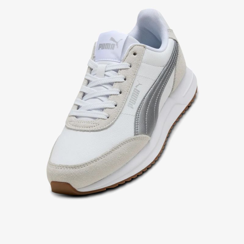 Sportlicher Puma Sneaker in Weiß mit grauen Akzenten für bequemen Tragekomfort