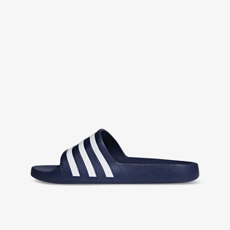Bequeme und stilvolle Badeschuhe mit drei Streifen für optimalen Komfort und Halt im Alltag.