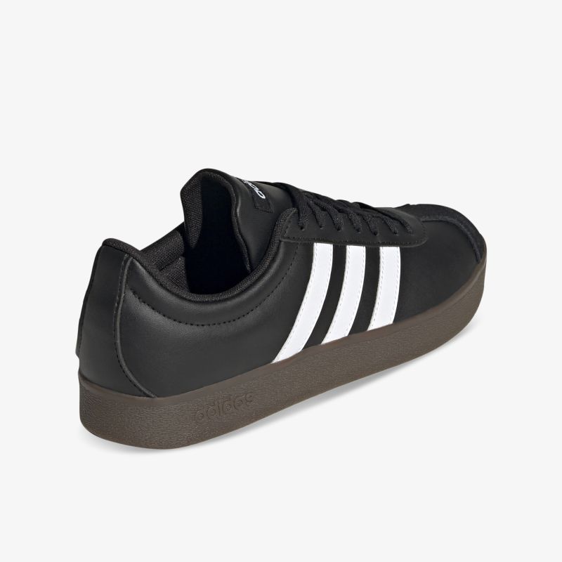 Schwarzer Sneaker mit weißen Streifen, bequemer leichter Schuh im klassischen Design