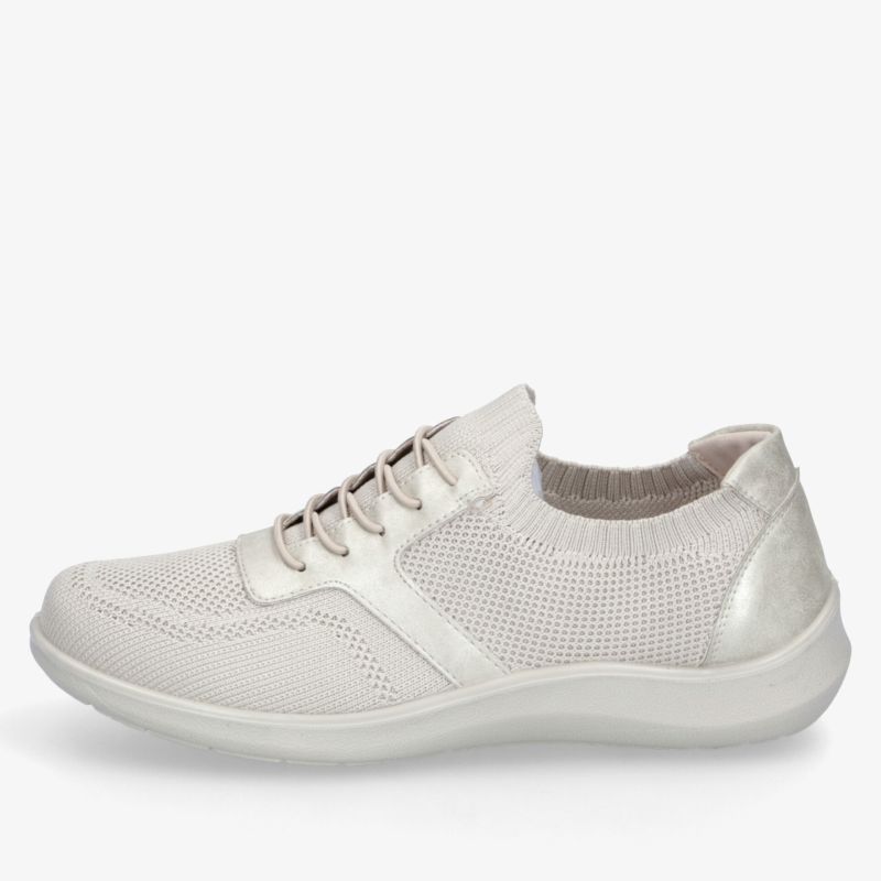 Weißer leichter Sneaker mit flexibler Sohle und atmungsaktivem Obermaterial, sportlich und bequem