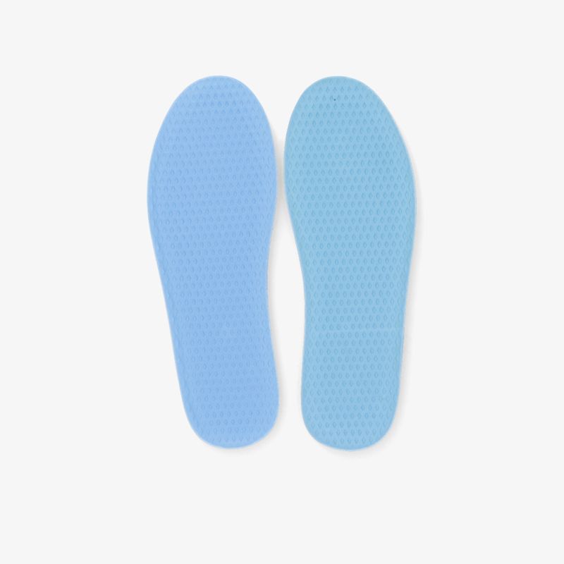 Blaues Paar komfortabler, atmungsaktiver und ergonomischer Einlegesohlen für optimalen Fußkomfort
