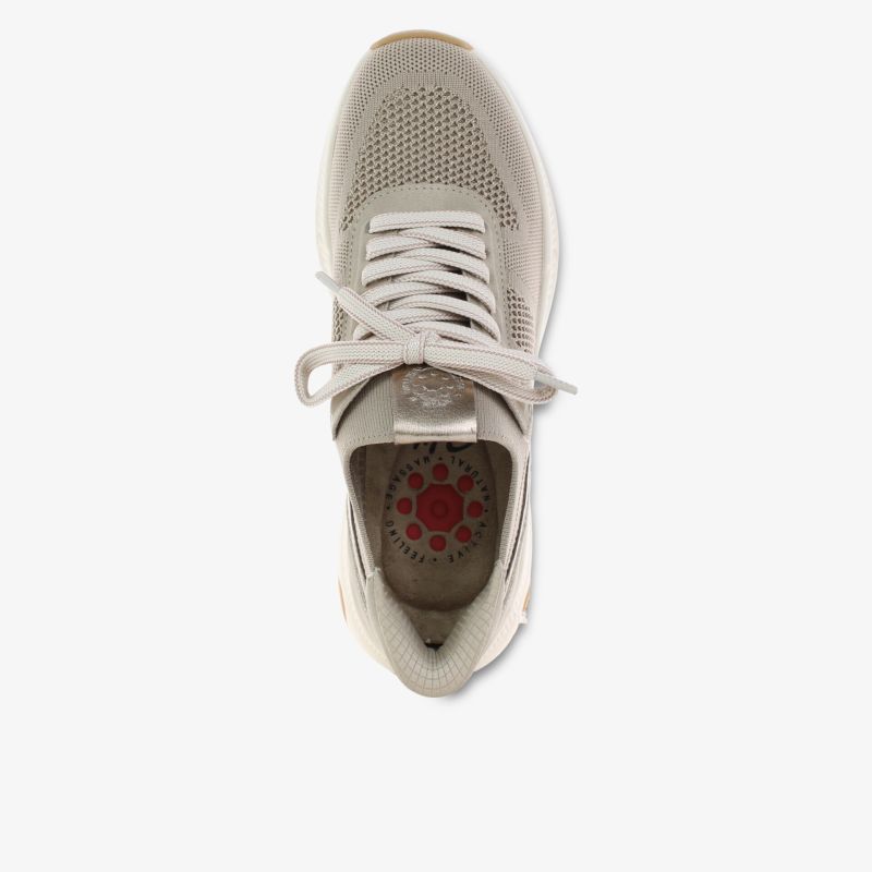 Stilvoller Sneaker in Taupe mit atmungsaktivem Obermaterial und klassischem Design.