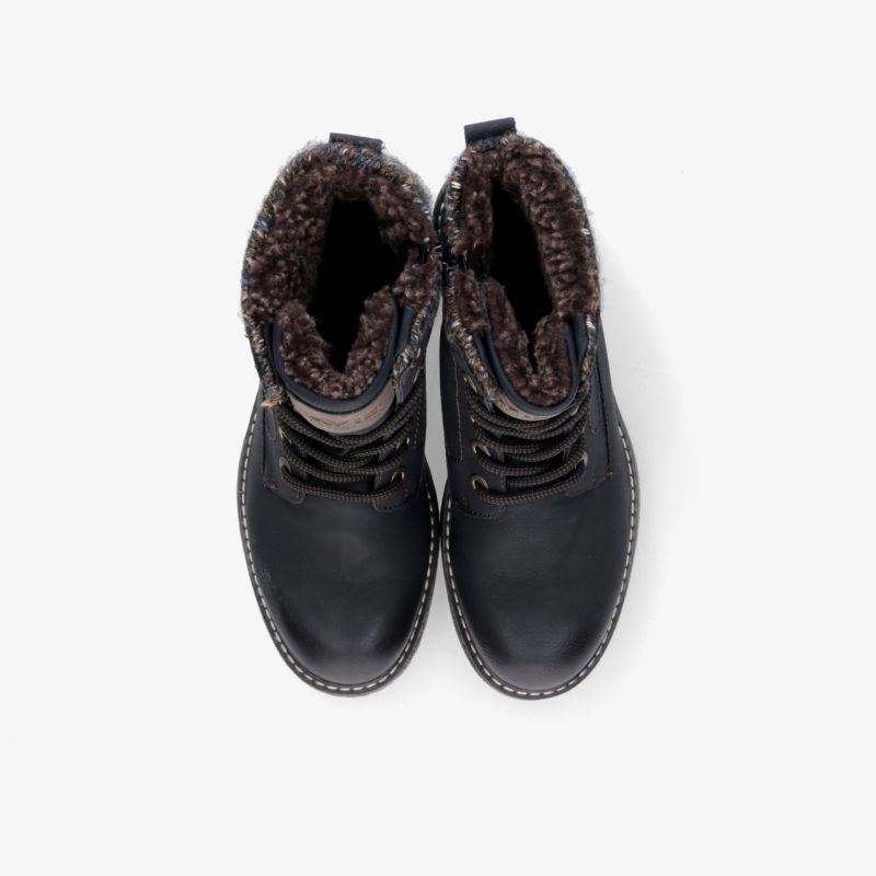 Warme schwarze Winterstiefel mit weichem Innenfutter und robuster Sohle für komfortable und sichere Schritte