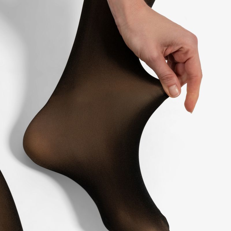 Elastisches, transparentes und weich anliegendes Feinstrumpfmaterial, das sich bequem und hautnah anpasst