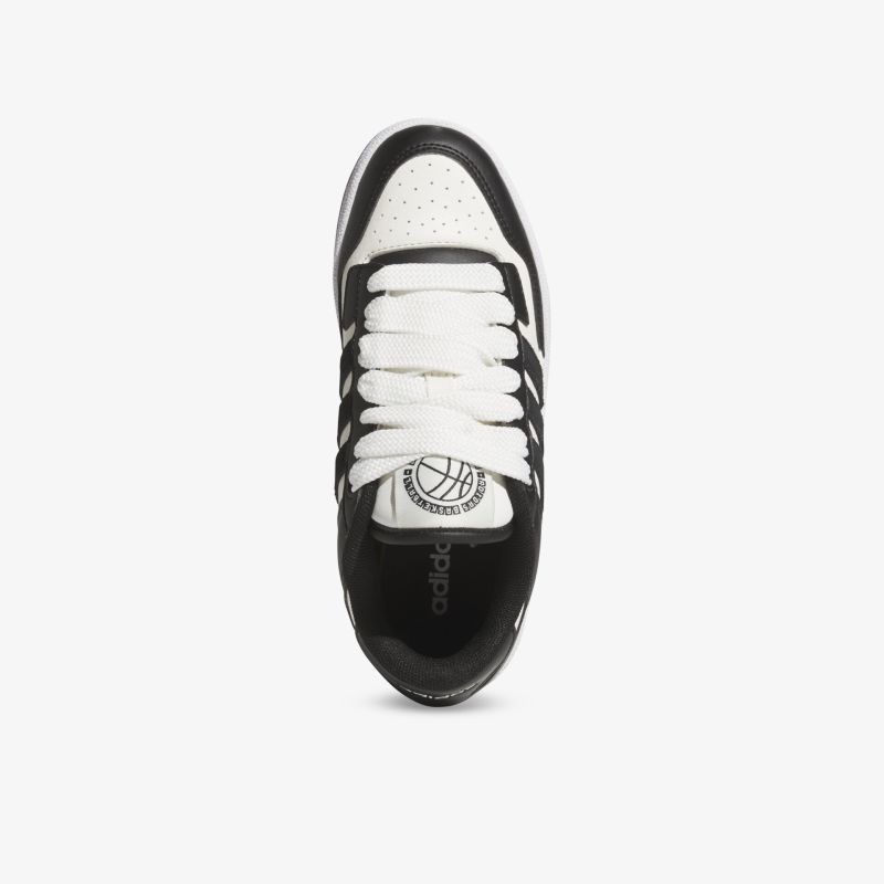 Moderner schwarz-weißer Sneaker in Draufsicht mit bequemen Schnürsenkeln und sportlichem Design
