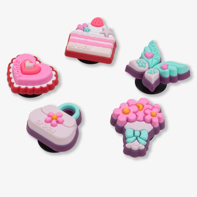 Kreative bunte Spielzeug-Formen in Herz-, Kuchen- und Blumen-Designs, detailreich und verspielt