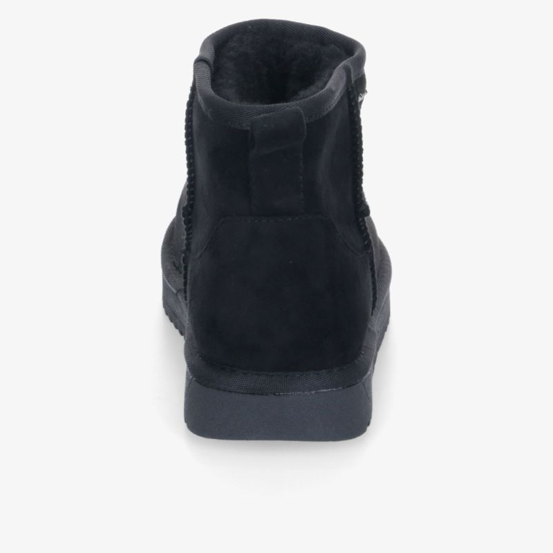 Robuster schwarzer Winterstiefel mit warmer Innenfütterung und rutschfester Sohle, Rückansicht