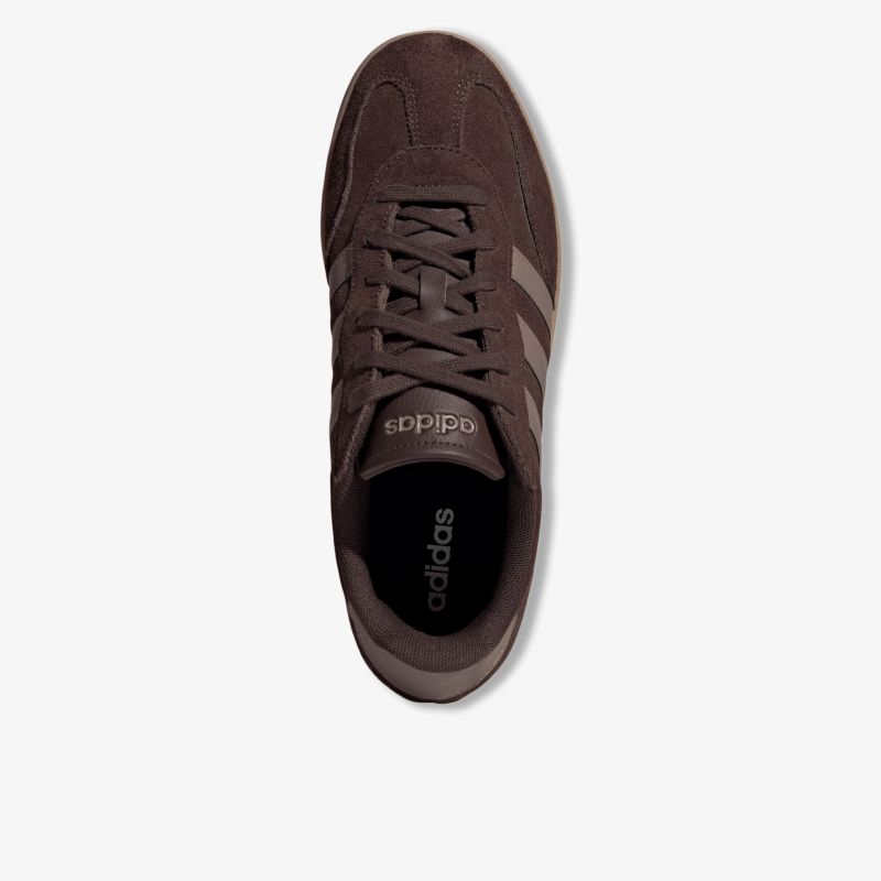 Brauner Sportschuh mit Schnürsenkeln in moderner Optik, bequeme und atmungsaktive Materialstruktur