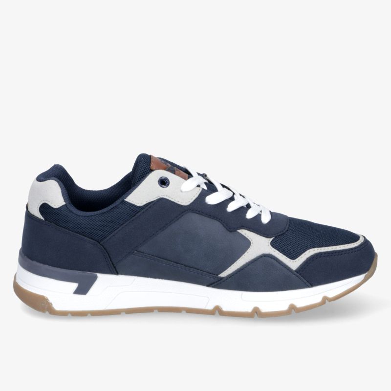 Moderner blauer Sneaker in klarer Seitenansicht, leichter und bequemer Schuh mit robuster Sohle