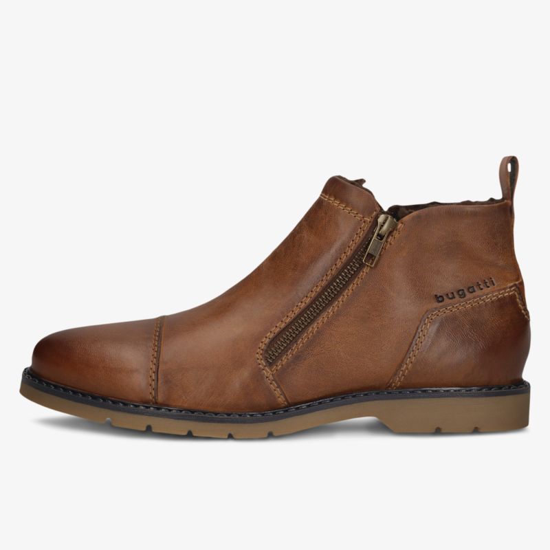 Seitliche Ansicht brauner Lederstiefel mit Reißverschluss und robuster Profilsohle