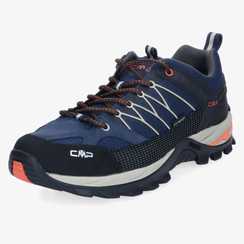 Moderner Wanderschuh in Blau mit robustem Profil und bequemer Passform für Outdoor- und Freizeitaktivitäten.