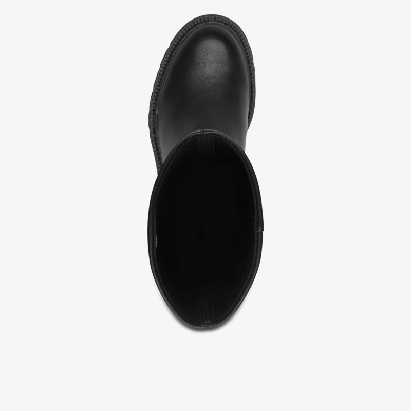 Runder schwarzer Stiefel mit glatter Oberfläche und hohem Schaft in klarer Draufsicht