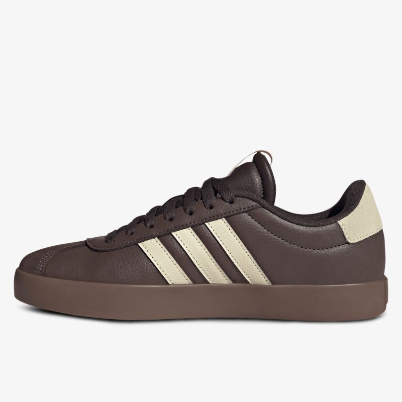 Sportlicher Sneaker mit klassischem Streifendesign und robuster Sohle, bequem für den Alltag