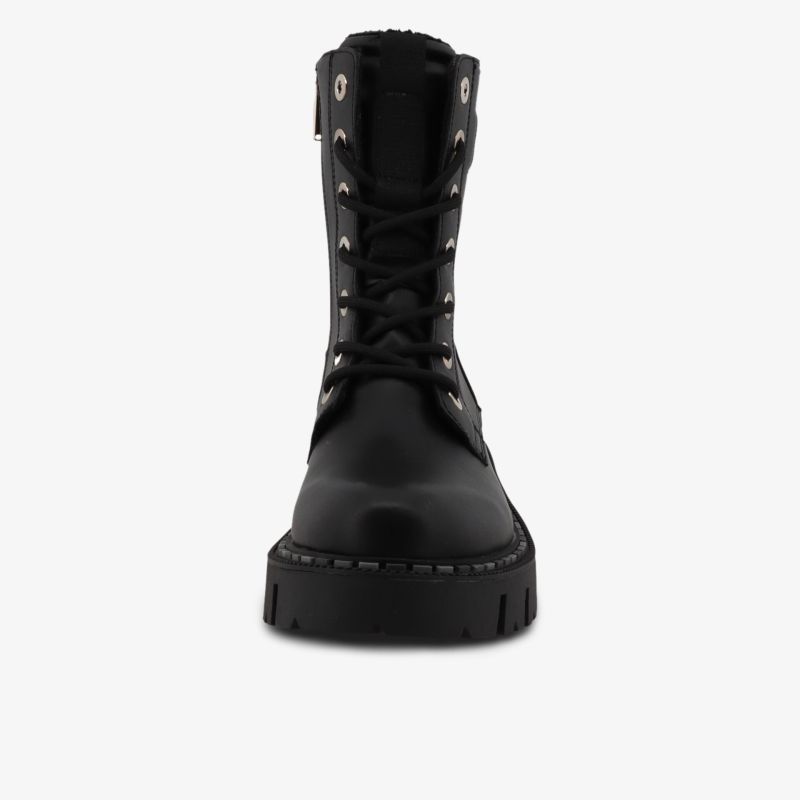 Robuster schwarzer Schnürstiefel mit dicker Sohle und griffigem Profil, langlebig und bequem für Alltag