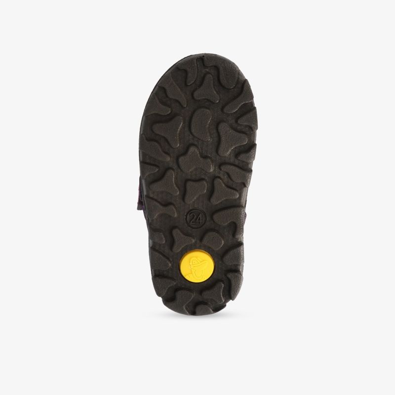 Robustes Sohlenprofil eines Wanderschuhs mit gelbem Detail für optimale Traktion im Gelände.