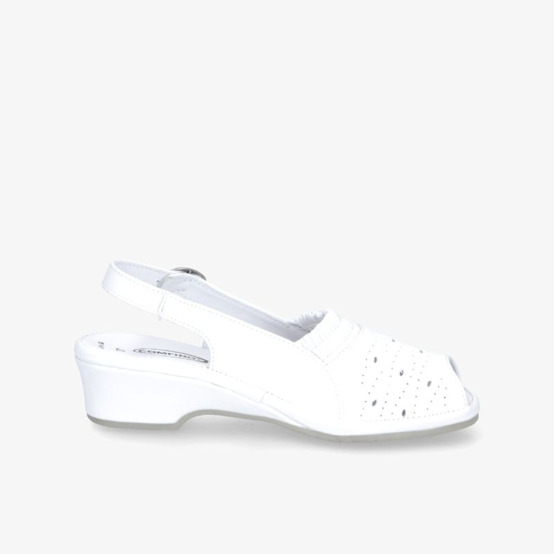 Weißer Slingback Schuh mit Keilabsatz und perforiertem Obermaterial für bequemen und eleganten Tragekomfort