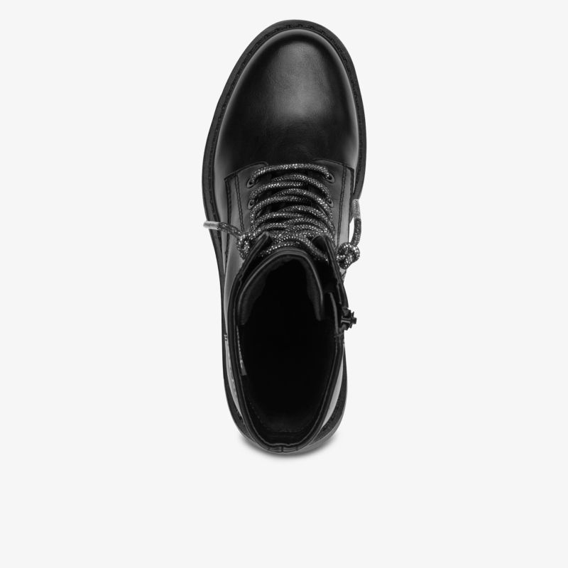 Schwarzer Stiefel mit glattem Leder und robuster Schnürung in Draufsicht