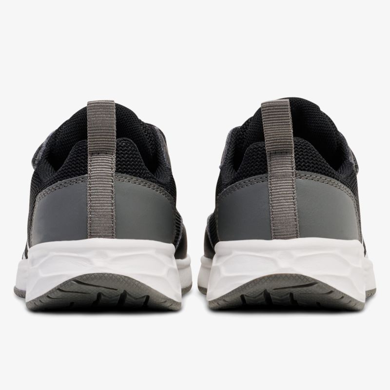 Rückansicht von robusten Schuhen mit rutschfester Sohle und stabilem Halt, sportliches komfortables Design