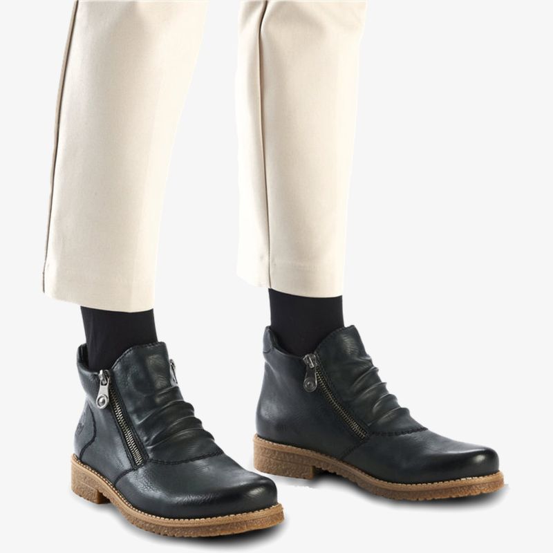 Schwarze Lederstiefeletten mit Reißverschluss und profilierter Laufsohle, komfortabel und modisch gestaltet