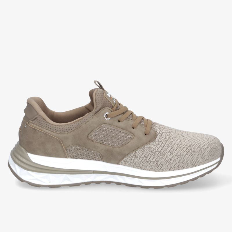 Beiger Sneaker in seitlicher Ansicht mit atmungsaktivem Material und gepolstertem Komfort