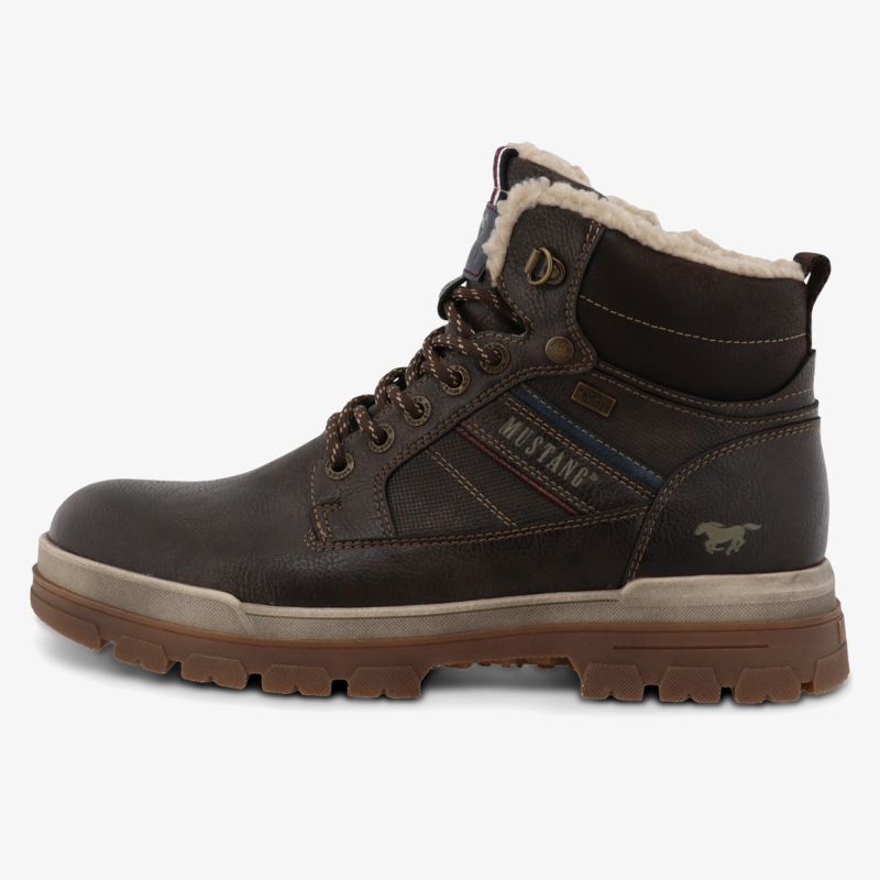Robuster brauner Schnürstiefel mit warmem Fellfutter und profilierter, rutschfester Sohle für optimalen Komfort