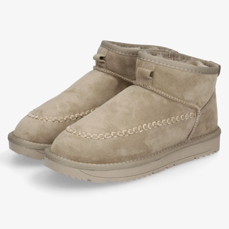 Beige bequeme Hausschuhe mit weichem Innenfutter und rutschfester Sohle, ideal für gemütliche Stunden