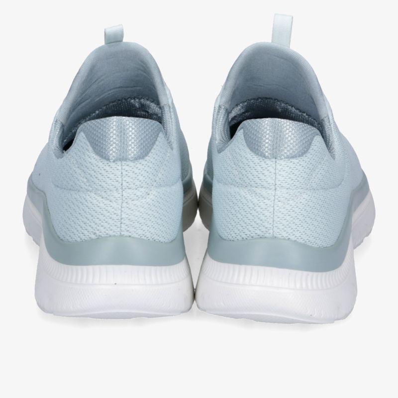 Leichte Sportschuhe mit atmungsaktivem Material und stoßdämpfender Sohle in moderner Rückansicht