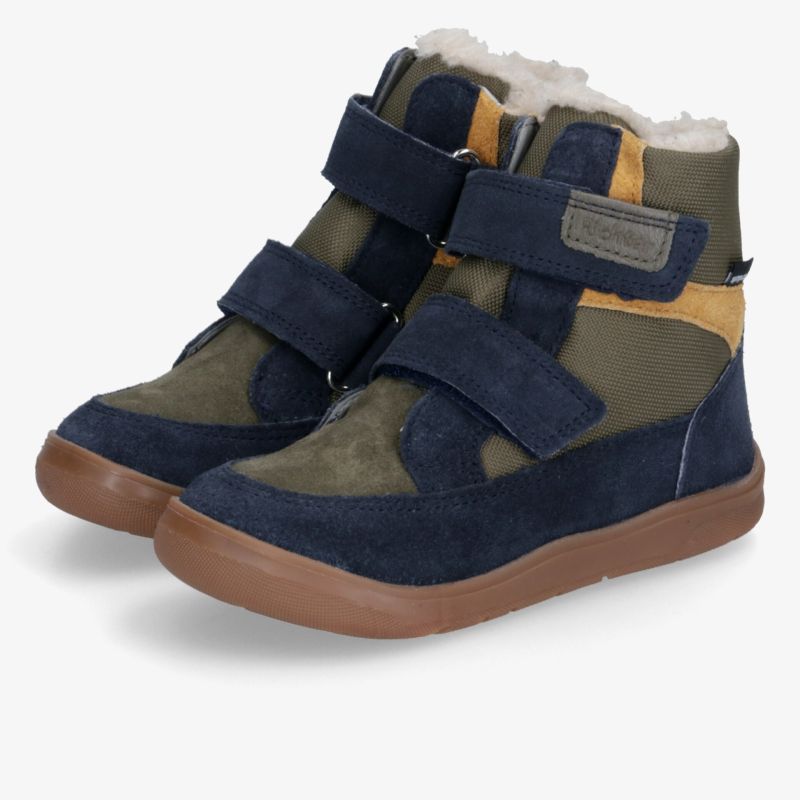 Warmer Schuh mit weicher Innenfütterung, praktischen Klettverschlüssen und rutschsicherer Gummisohle für hohen Tragekomfort