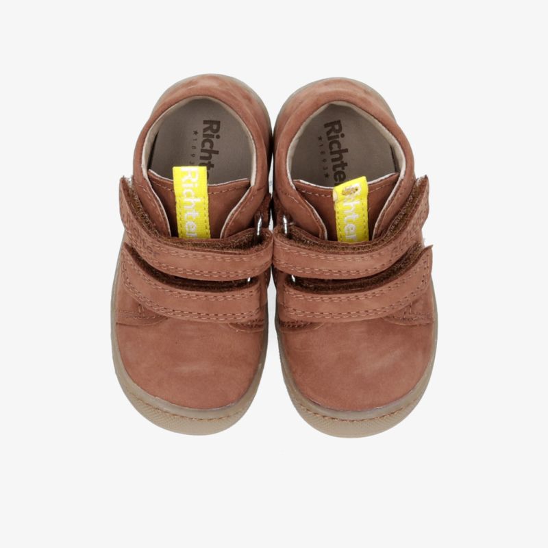 Bequeme Kinderschuhe in Braun mit flexiblem Design und praktischem Klettverschluss für sicheren Halt