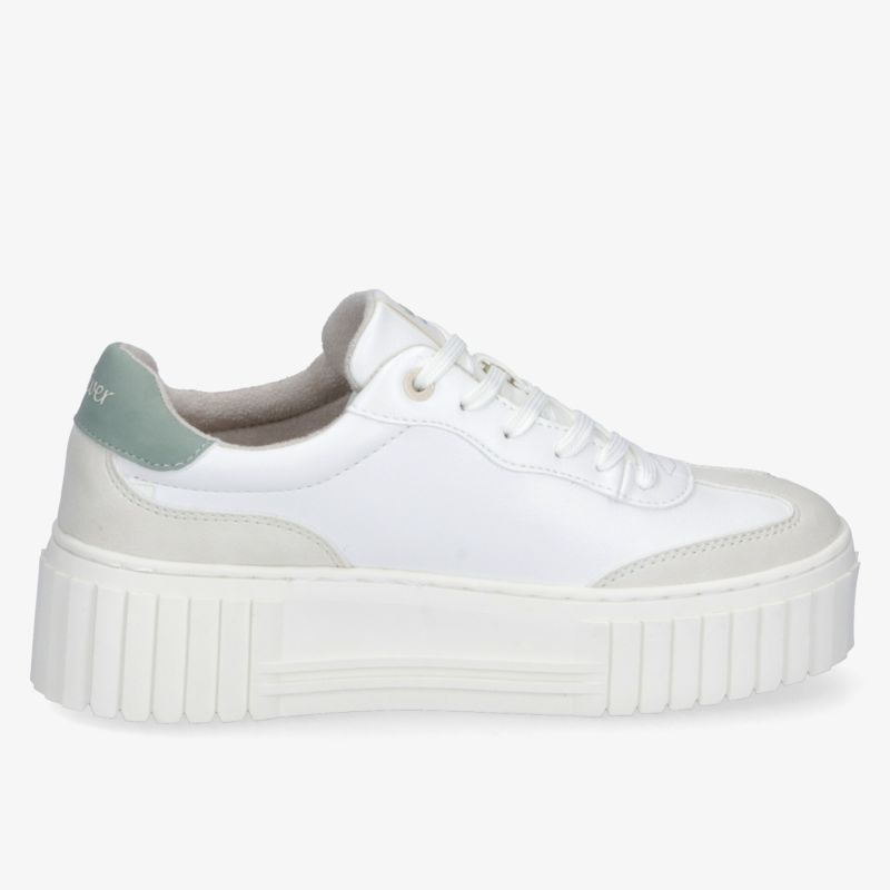 Moderner weißer Sneaker mit dicker Sohle und sportlichem Design für hohen Tragekomfort