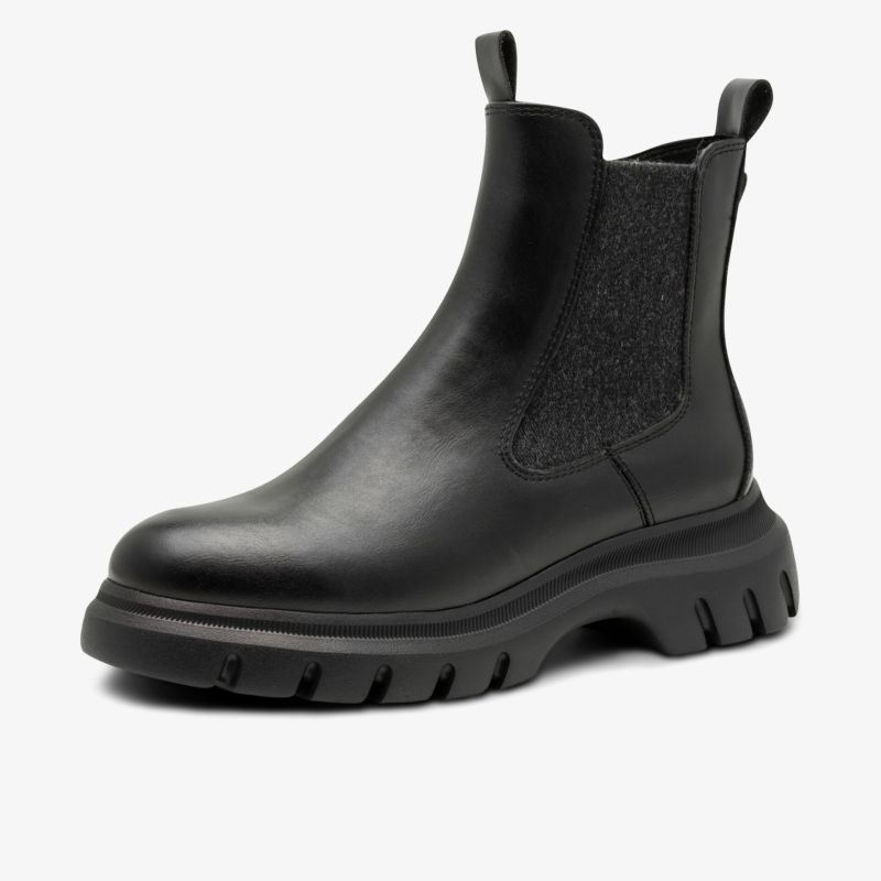Schwarzer Chelsea Boot mit elastischen Einsätzen und profilierter, rutschfester Sohle für bequemen Halt