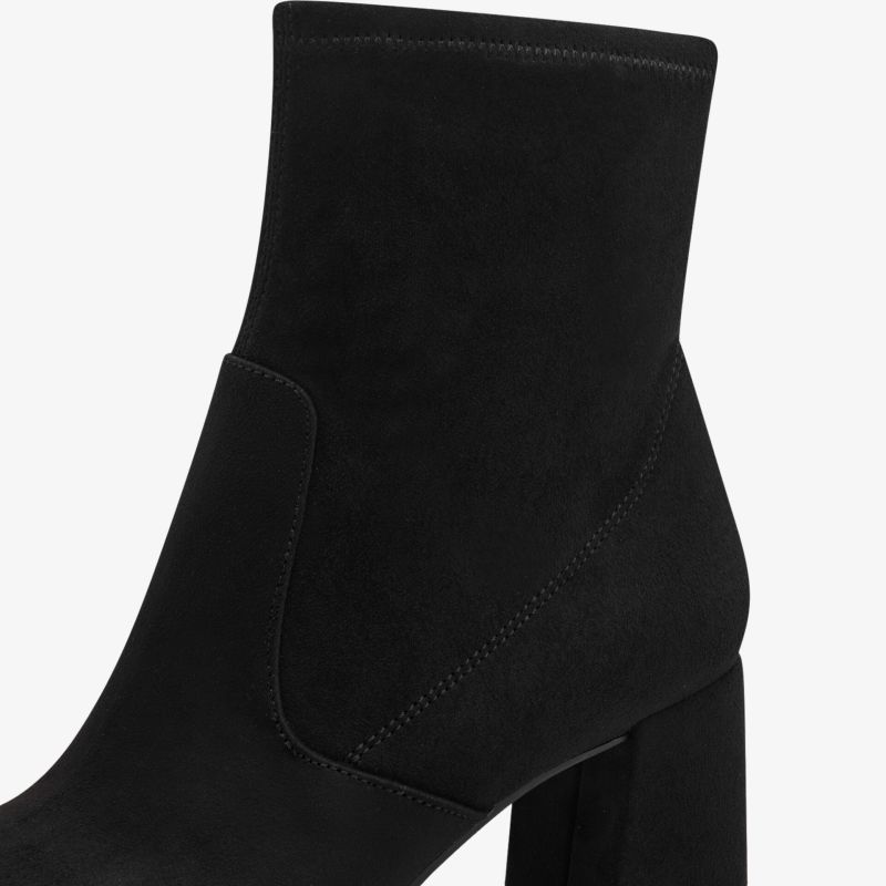 Eleganter schwarzer Stiefel mit hohem Blockabsatz aus wildlederähnlichem Material für stilvollen Auftritt