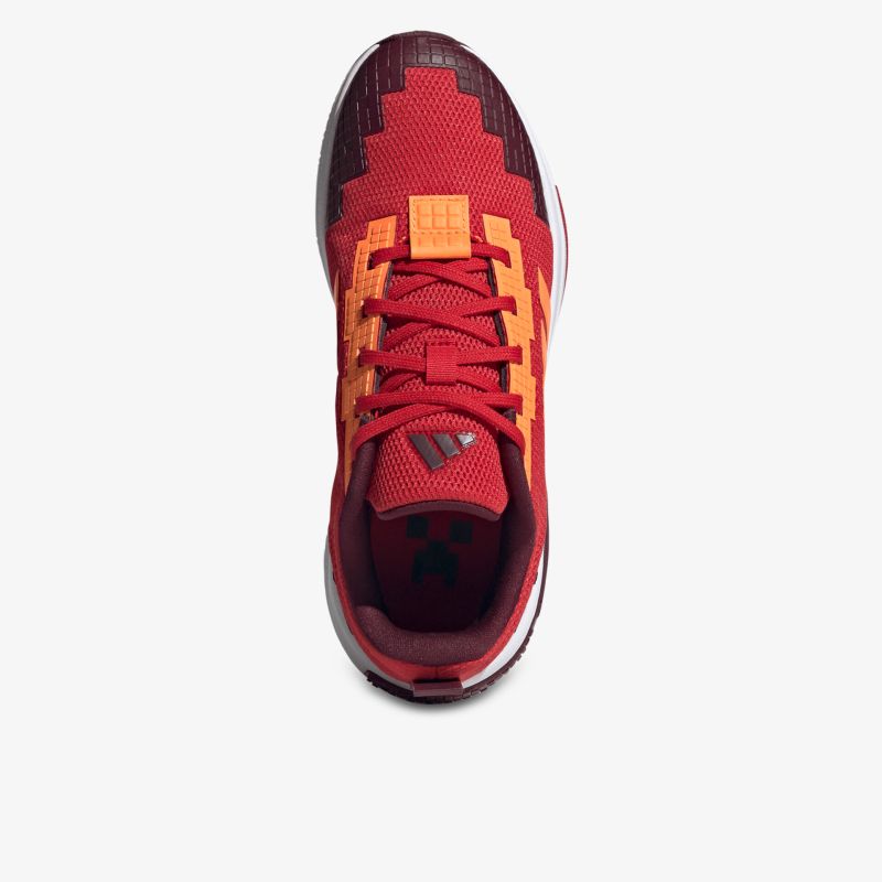Roter Sneaker mit moderner Schnürung und komfortabler Passform in Draufsicht