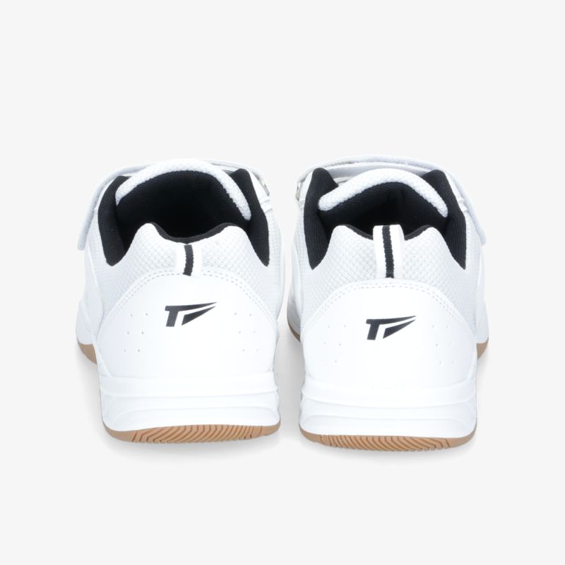 Weiße Sportschuhe mit elegantem Design und robusten Sohlen, Rückansicht zeigt Markenlogo.