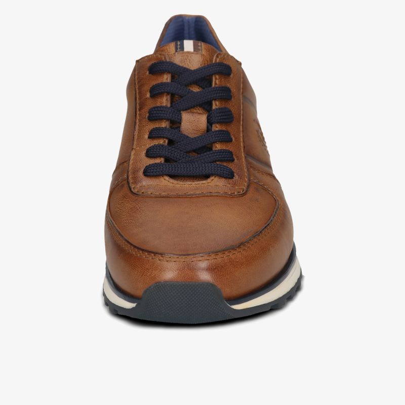 Brauner Sneaker mit robuster Schnürung und sportlichem Design für hohen Tragekomfort