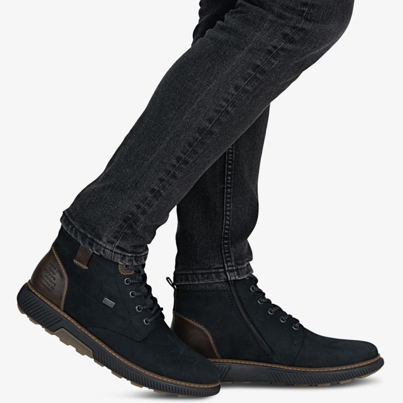 Stilvoller Schuh aus hochwertigem Leder mit robuster Schnürung und rutschfester Sohle für sicheren Halt