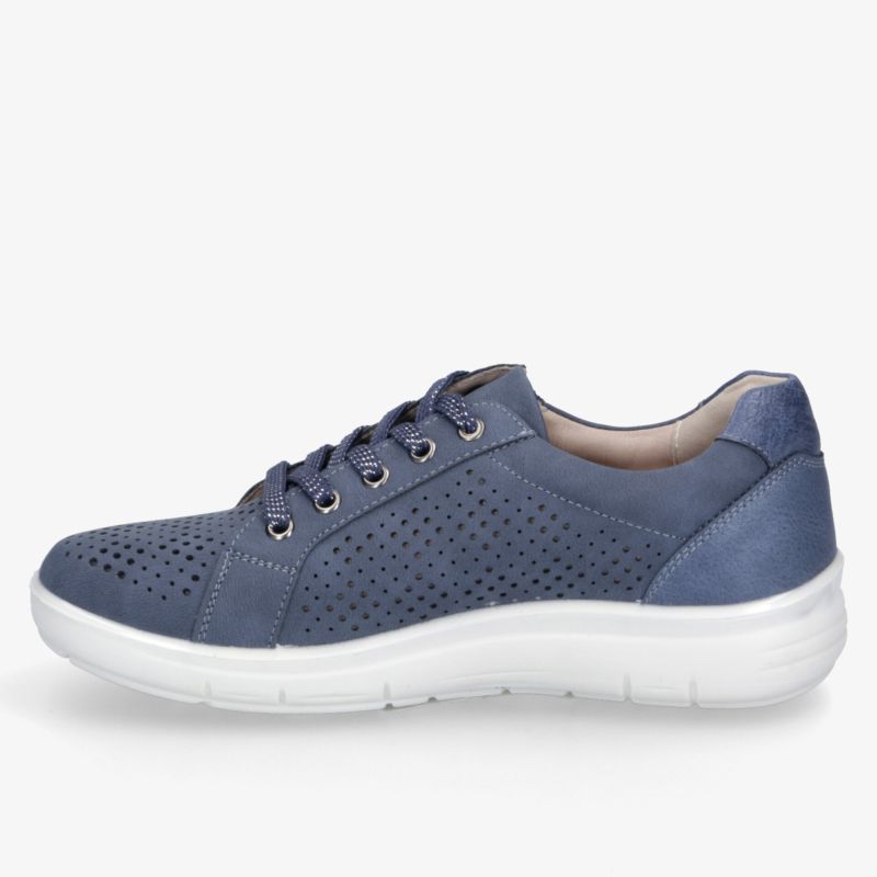 Moderner blauer Sneaker mit perforiertem Obermaterial und bequemer, weißer Sohle.