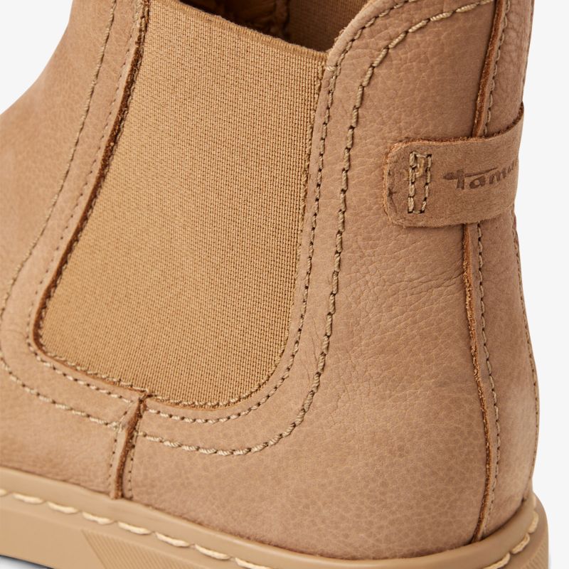 Beiger Lederschuh mit elastischem Einsatz und nahtfeinem Detail für hohen Tragekomfort