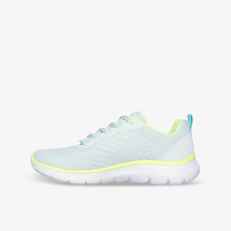 Leichter hellgrauer Sportschuh mit neonfarbenen Details, atmungsaktiv und flexibler Sohle für optimalen Komfort