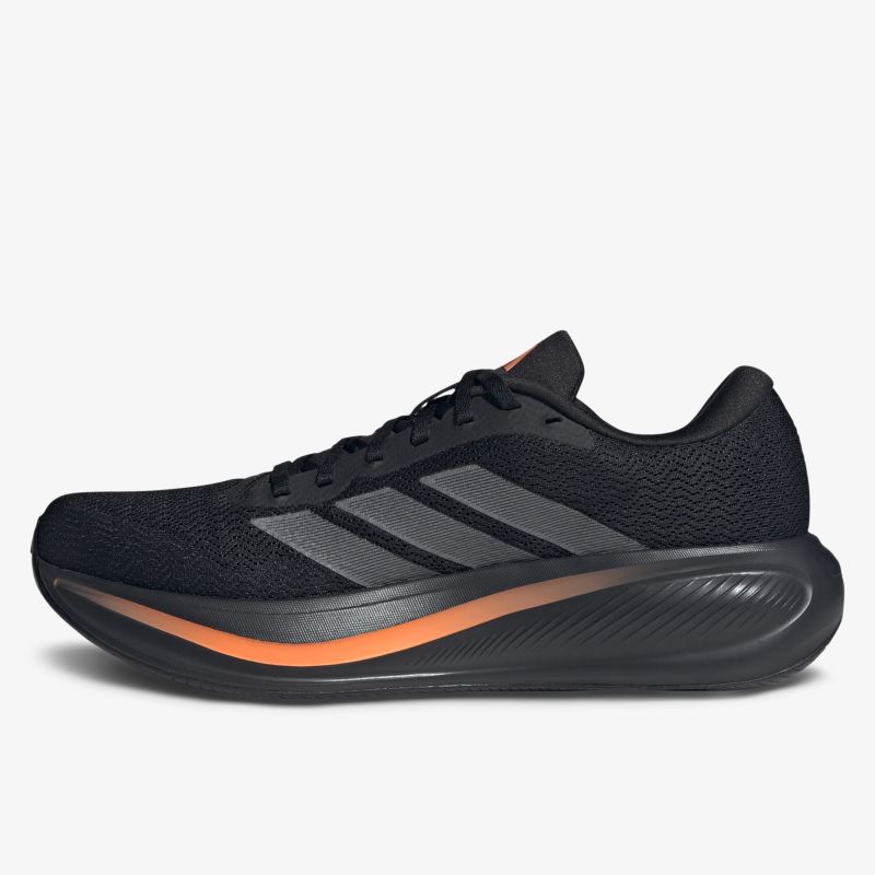 Leichter sportlicher schwarzer Laufschuh mit atmungsaktivem Obermaterial und gedämpfter Sohle
