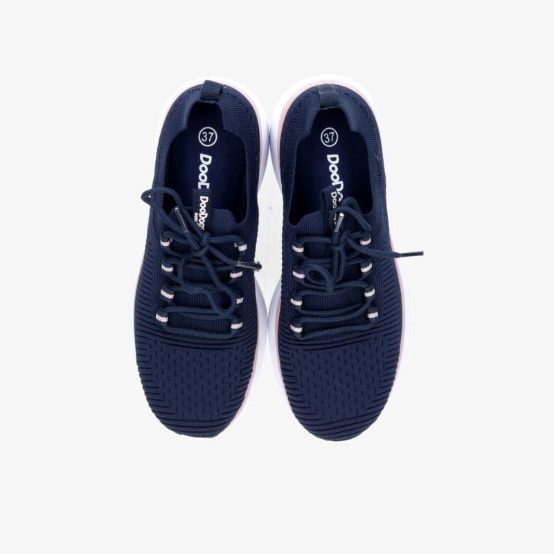 Dunkelblaue sportliche Sneaker mit atmungsaktivem Material und flexibler, bequemer Sohle, Draufsicht auf Paar