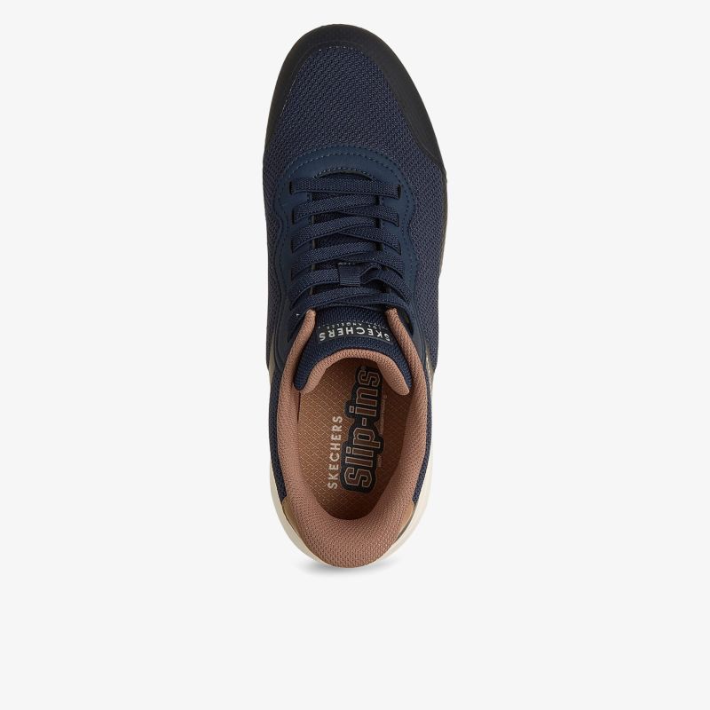 Moderner Sneaker in Navy mit komfortabler Passform und markanten Details für vielseitigen Stil.