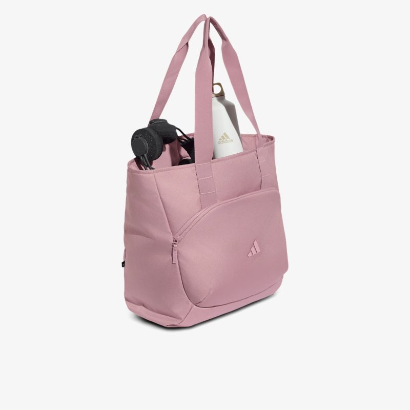 Modische praktische Tasche mit robusten Trägern und geräumigem Fach für vielseitige Nutzung