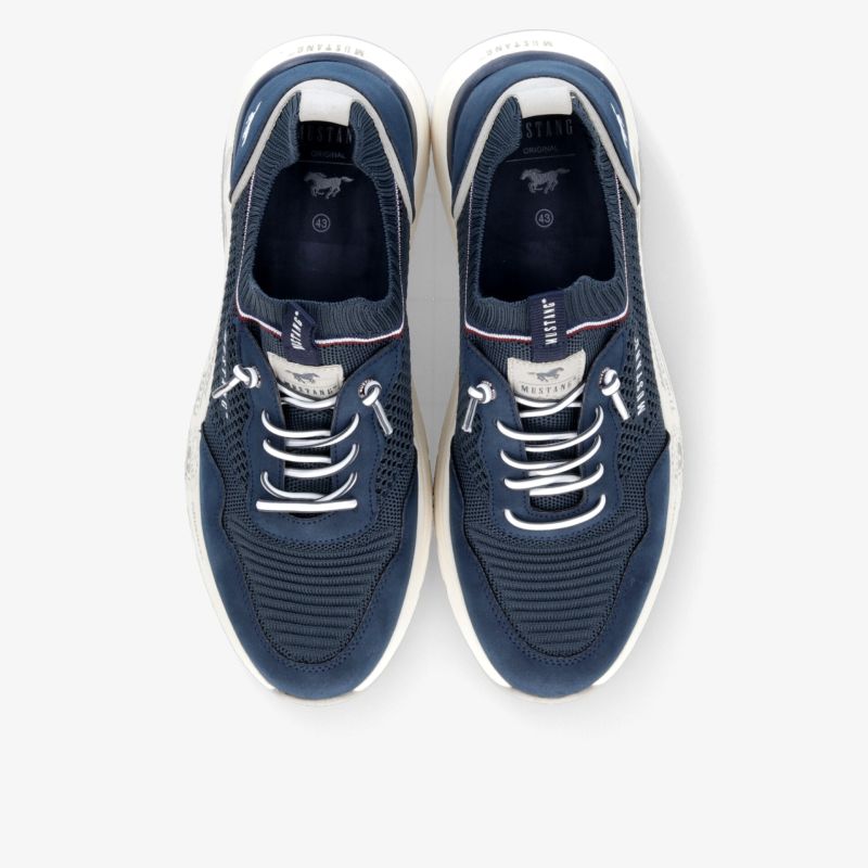 Blau-weiße Sportschuhe mit Schnürsenkeln, atmungsaktiv und leicht, bequem gepolstert, stabil und modern