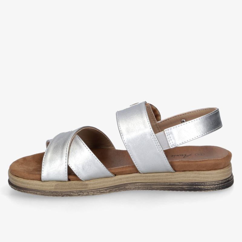 Elegante silberne Sandalen mit bequemer Sohle und robusten Riemen, ideal für modischen Komfort.